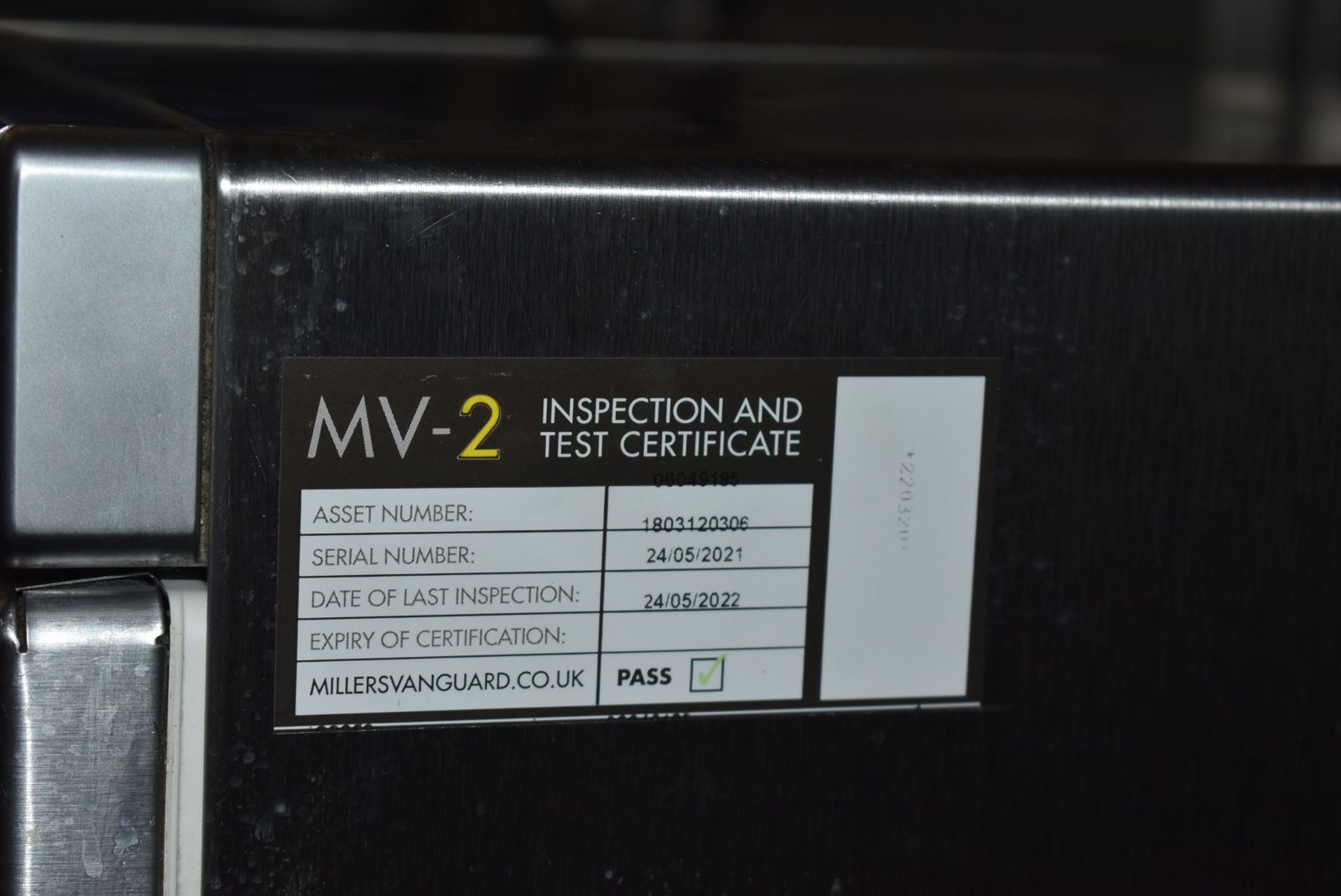 1 x Menumaster Commercial Microwave Oven - Model DEC14E2U - 1.4kW, 13A, 17Ltr - 2017 Model - - Image 7 of 13