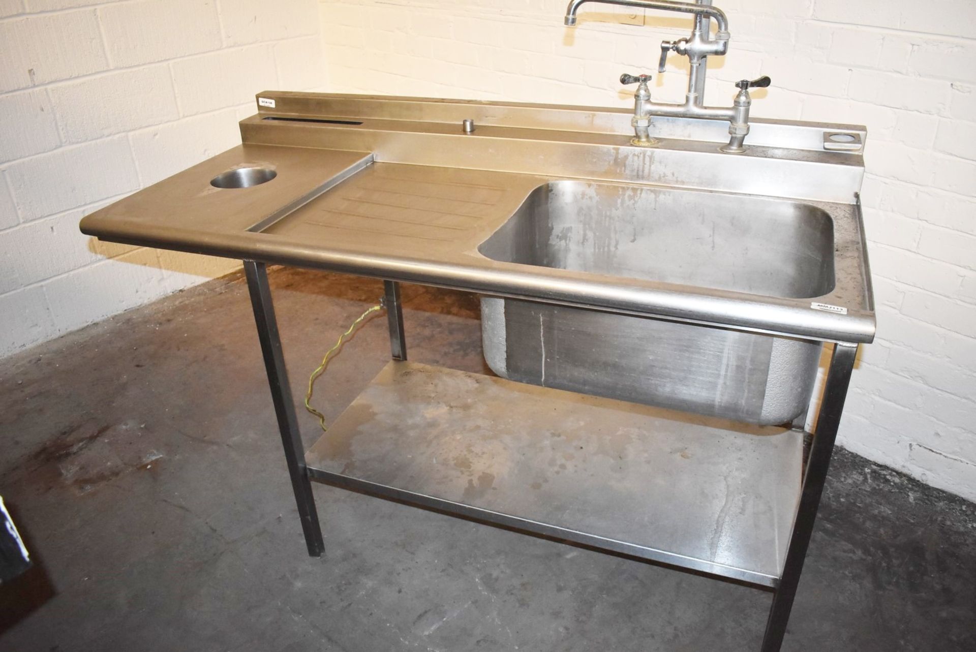 1 x Stainless Steel Single Bowl Sink Unit With Mixer Taps, Spray Hose Tap, Drainer and Bin Chute