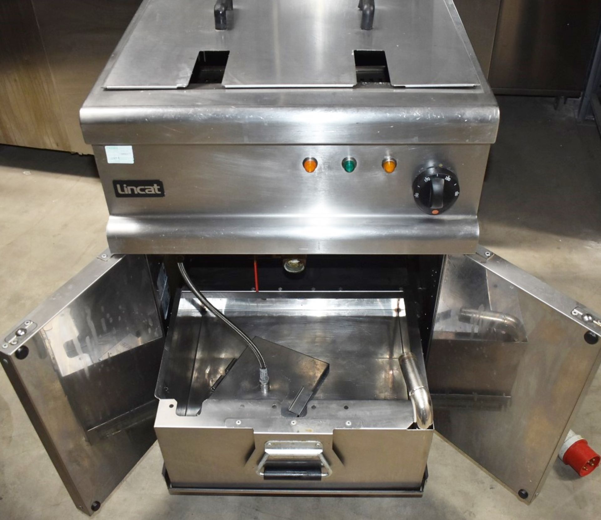 1 x Lincat Opus 700 Single Tank Electric Fryer With Built In Filtration - 3 Phase - Approx RRP £3, - Image 9 of 19