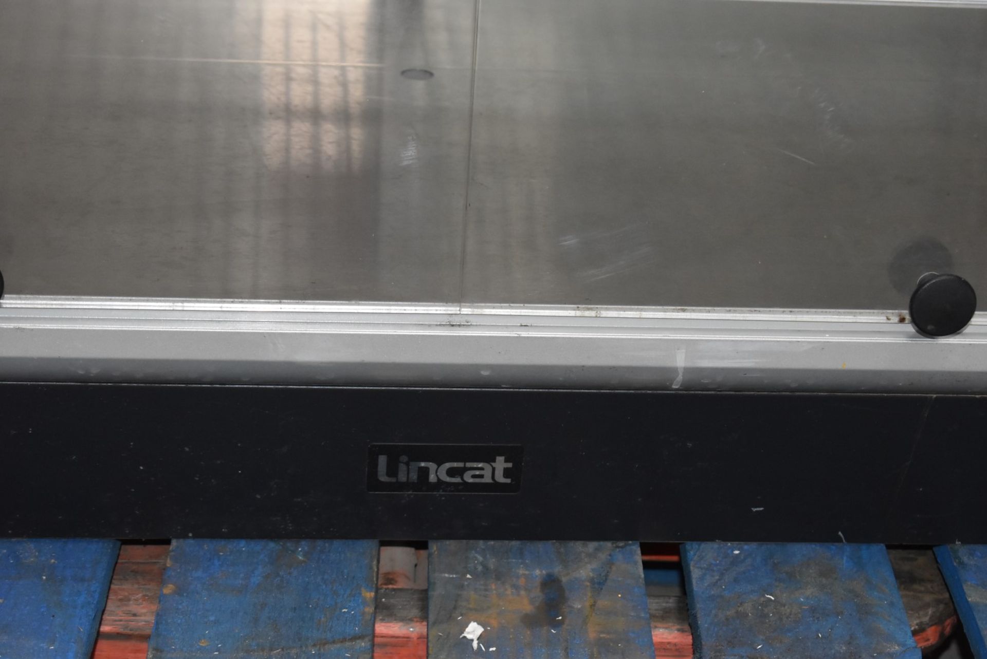 1 x Lincat Commercial Chilled Display Fridge Glass Cake Fridge Merchandiser - Model DR6/100 - RRP £ - Image 11 of 16