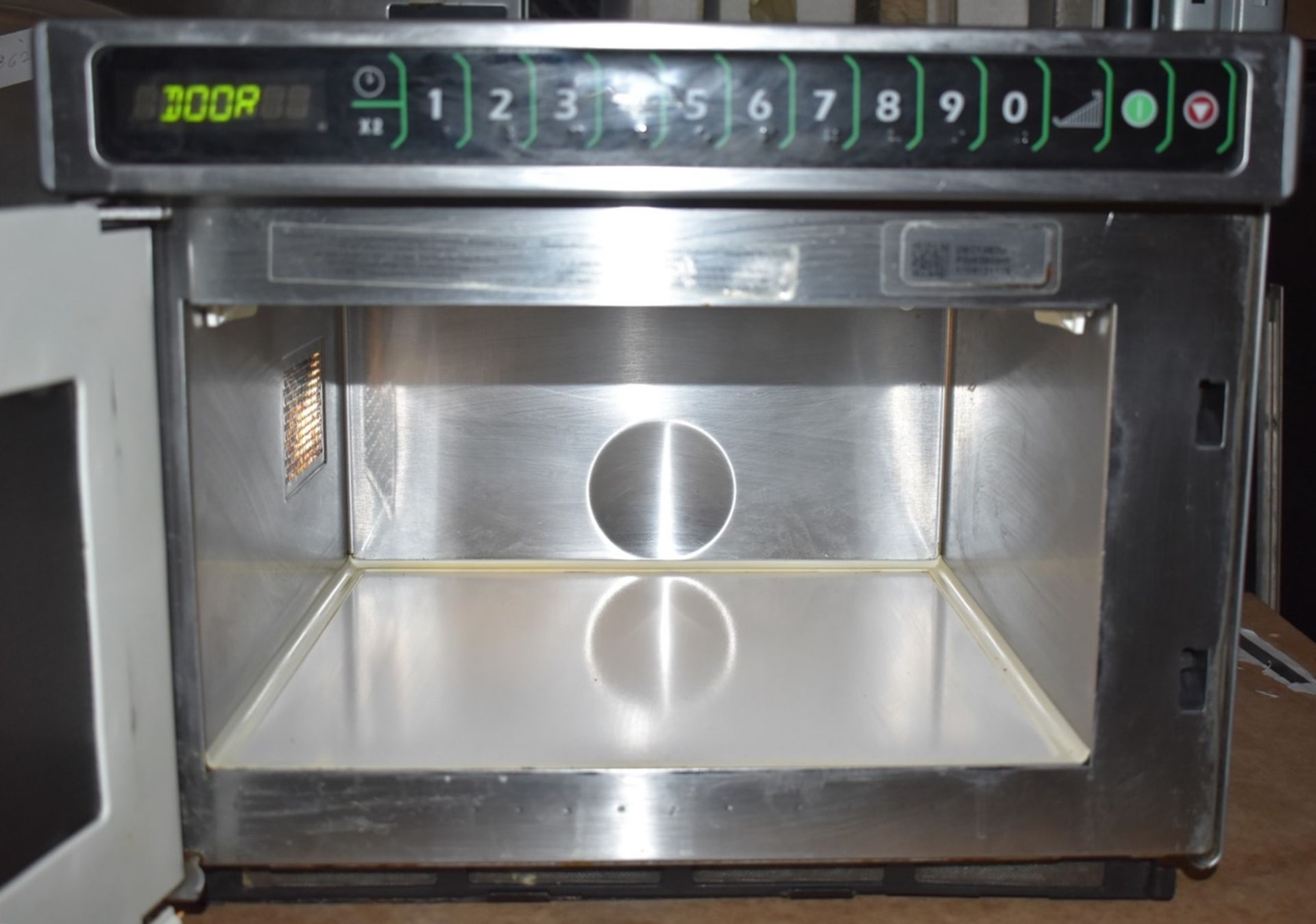 1 x Menumaster Commercial Microwave Oven - Model DEC14E2U - 1.4kW, 13A, 17Ltr - 2017 Model - - Image 6 of 13