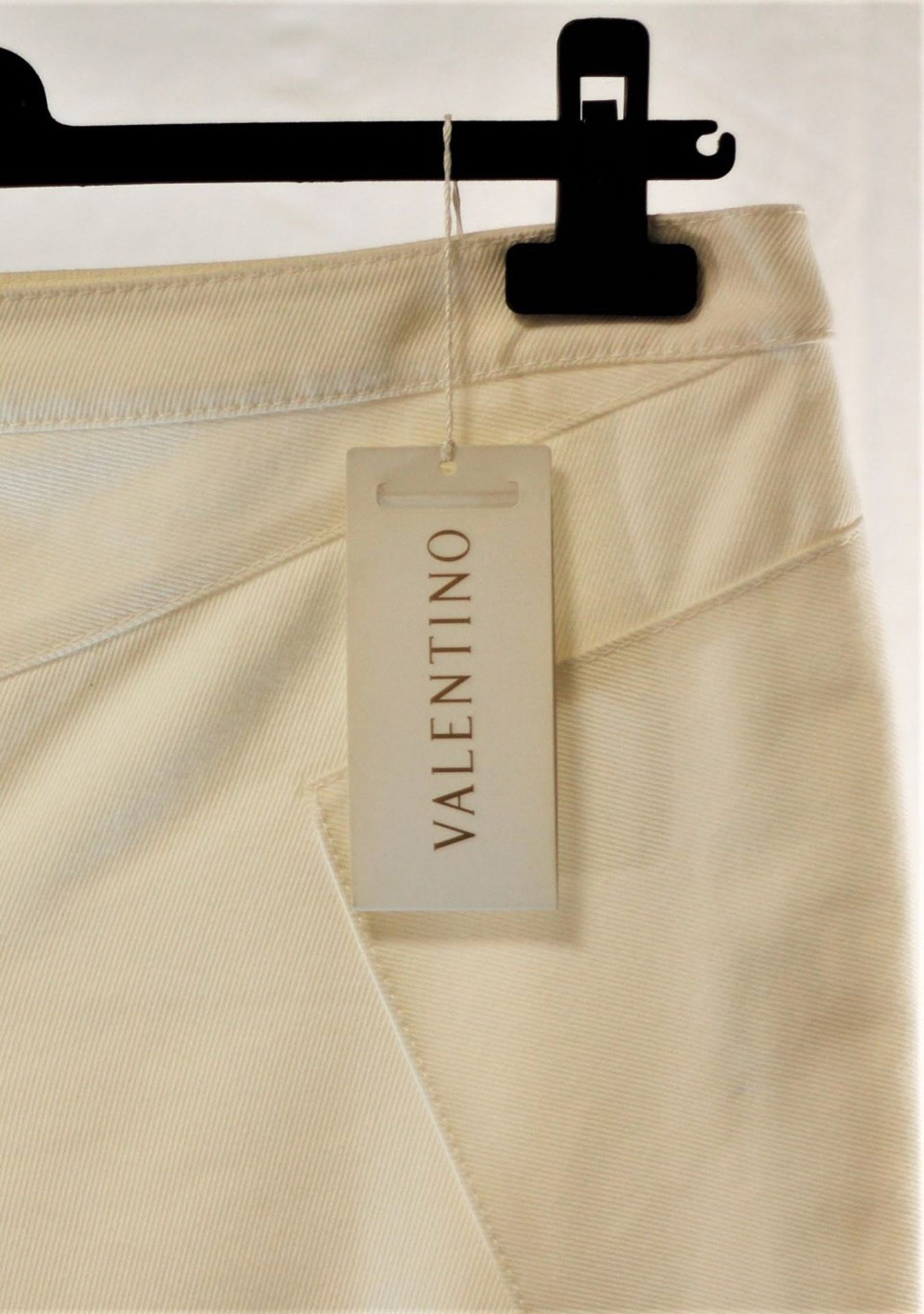 1 x Valentino Cream Trousers - Size: 10 - Material: 98% Cotton, 2% Elastane. Lining 100% Polyester - - Image 2 of 5