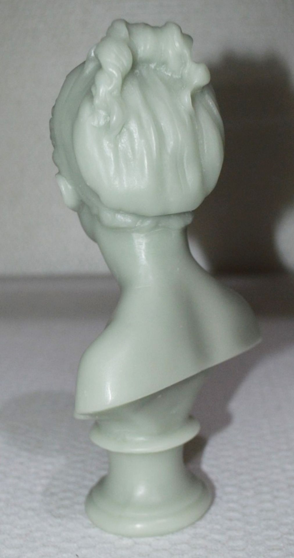 1 x CIRE TRUDON Louise Bust Candle In Green/Grey - Original Price £110.00 - Height: 21cm approx - - Image 4 of 11