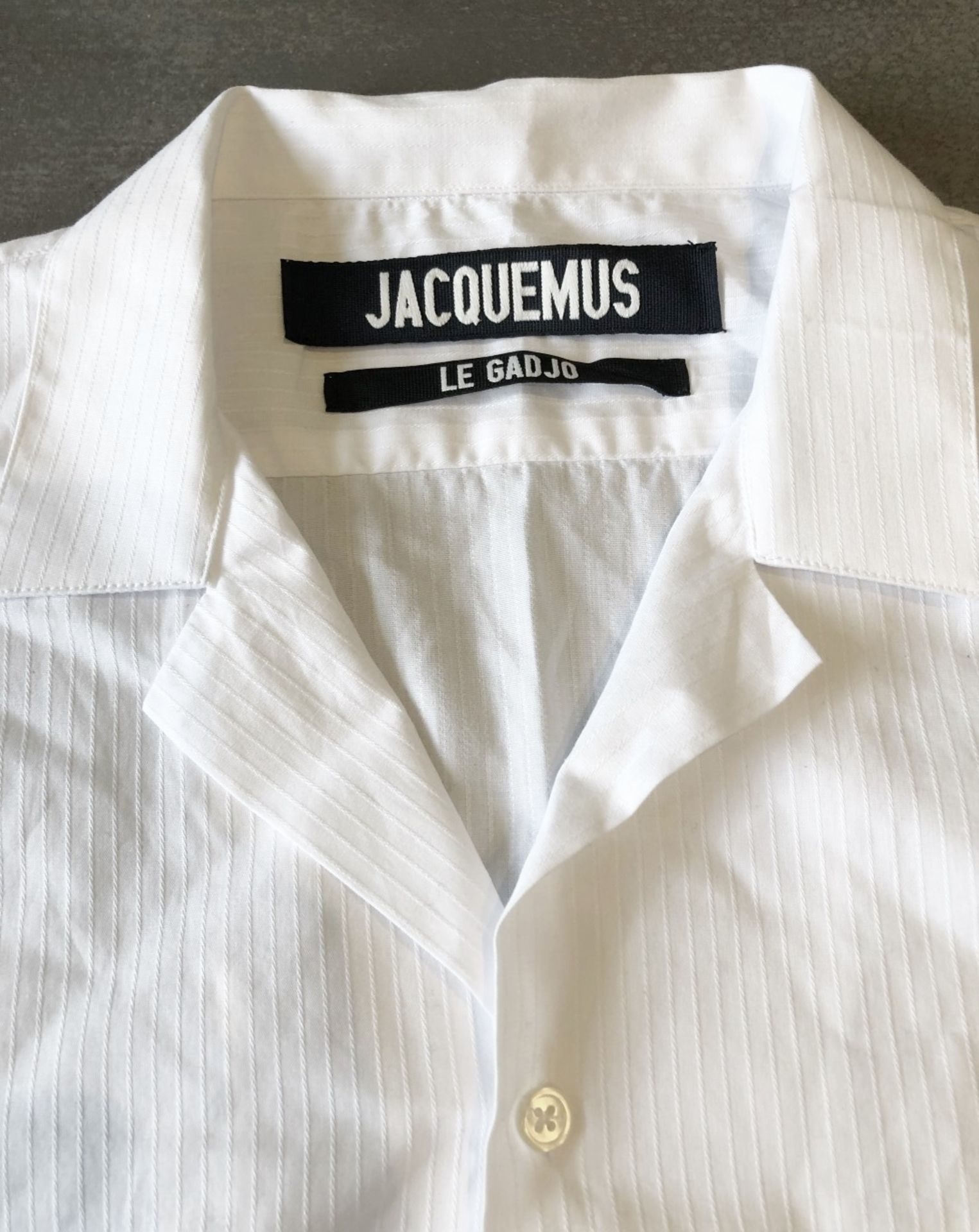 1 x Men's Genuine Jaquemus Designer Short Sleeve Shirt In White - Size: LARGE - RRP £250.00 - Image 3 of 7
