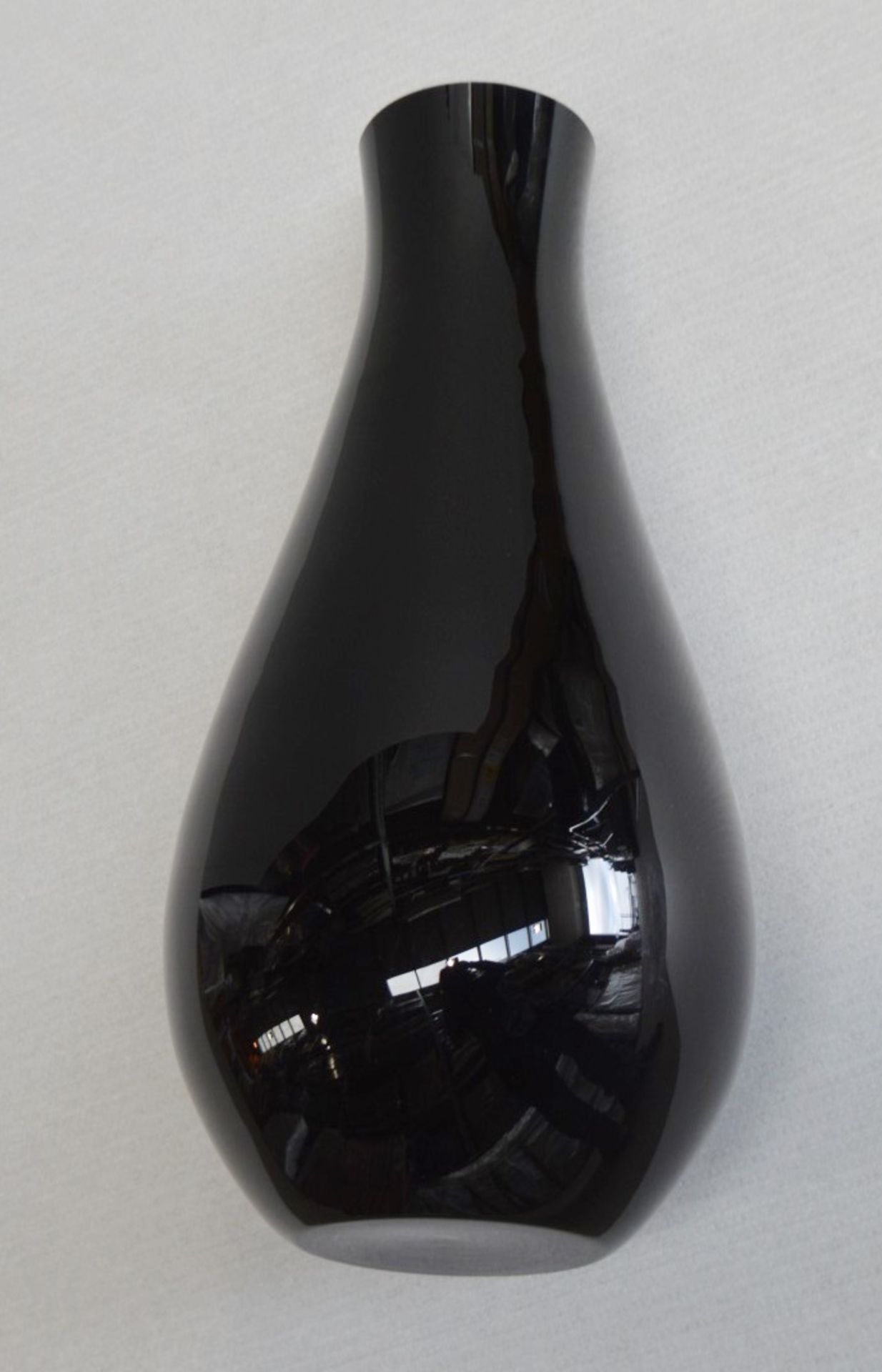 1 x Large Flower Vase In Black Glass - Preowned, From An Exclusive Property - Dimensions: H56 x - Image 4 of 5