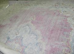 1 x Large Rug Featuring An Distressed Classical-Style Design In Pink - Ex-Showroom Piece -