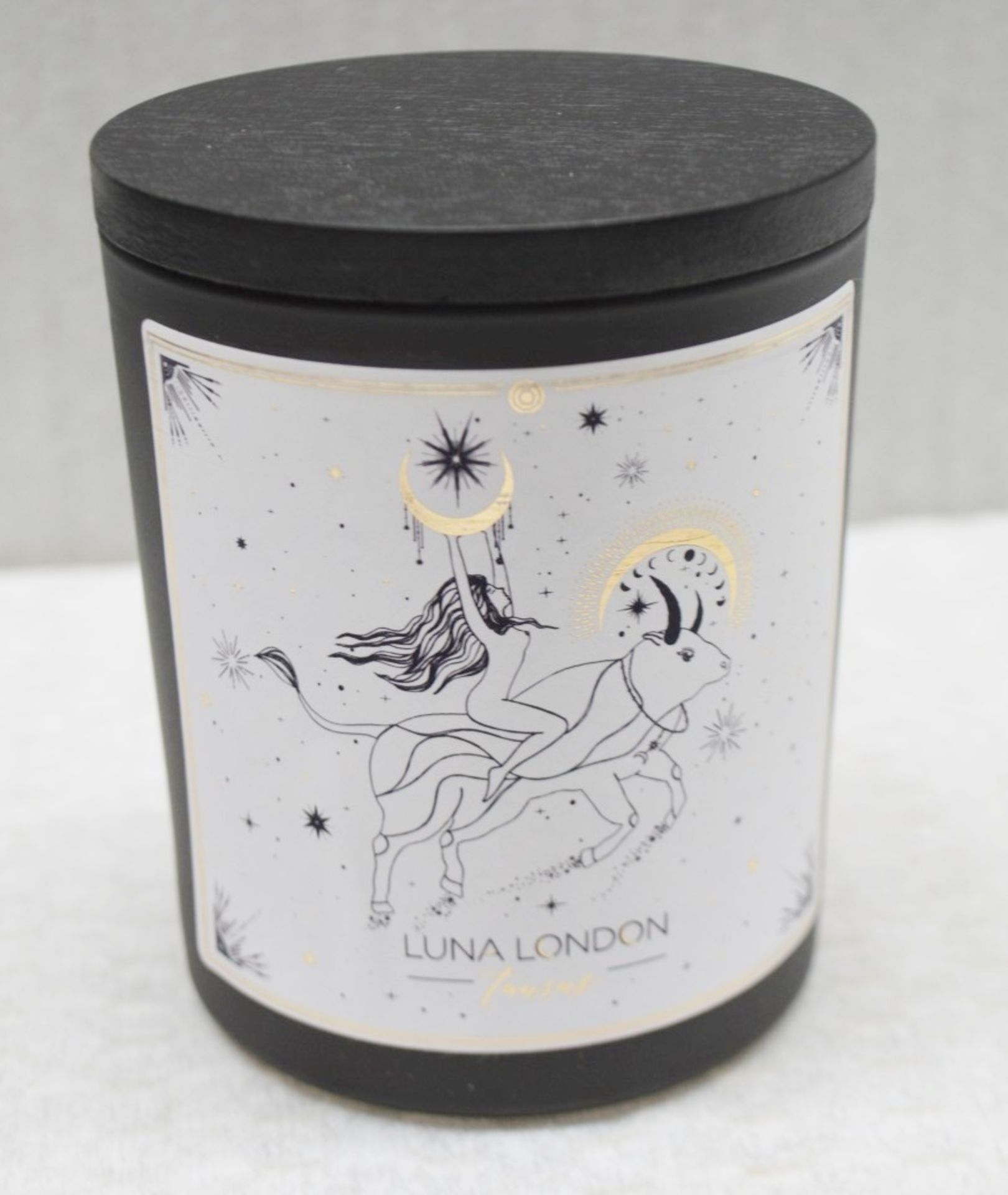 1 x Taurus Scented Candle - Ref: HHW68/JUL21/PAL-B - CL011 - Location: Altrincham WA14More