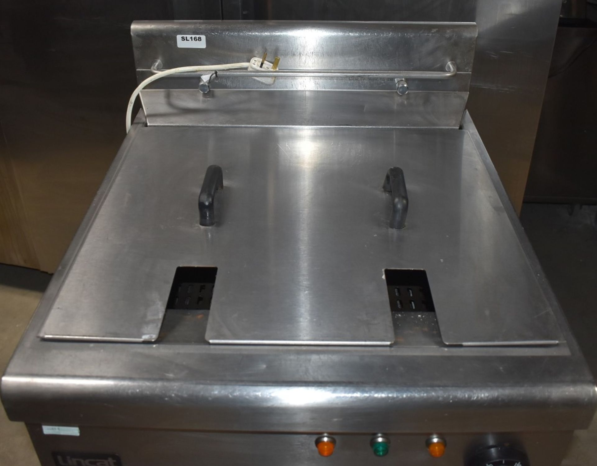 1 x Lincat Opus 700 Single Tank Electric Fryer With Built In Filtration - 3 Phase - Approx RRP £3, - Image 4 of 19