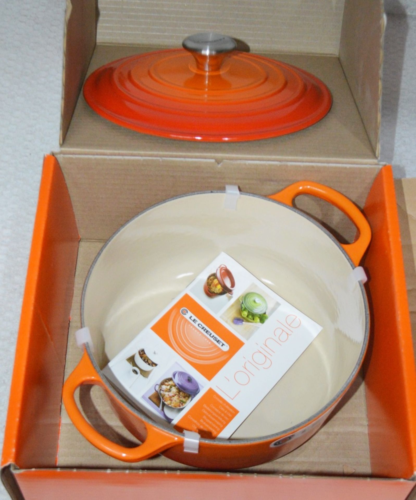 1 x LE CREUSET Signature Cast Iron Round Casserole Dish In Orange (20cm) - Original Price £200.00 - Image 6 of 7