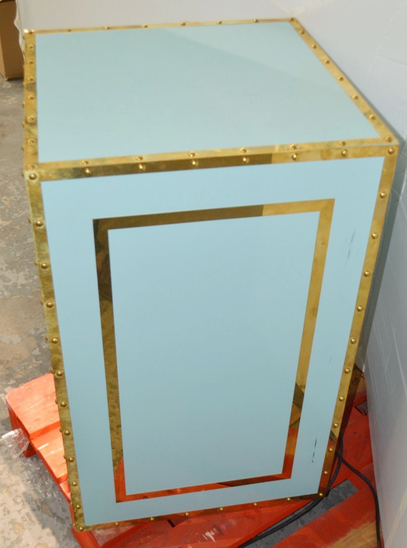 1 x Illuminated Bank Vault Safe-style Mirrored Retail Shop Display Box In Tiffany Blue - Dimensions: - Image 2 of 5