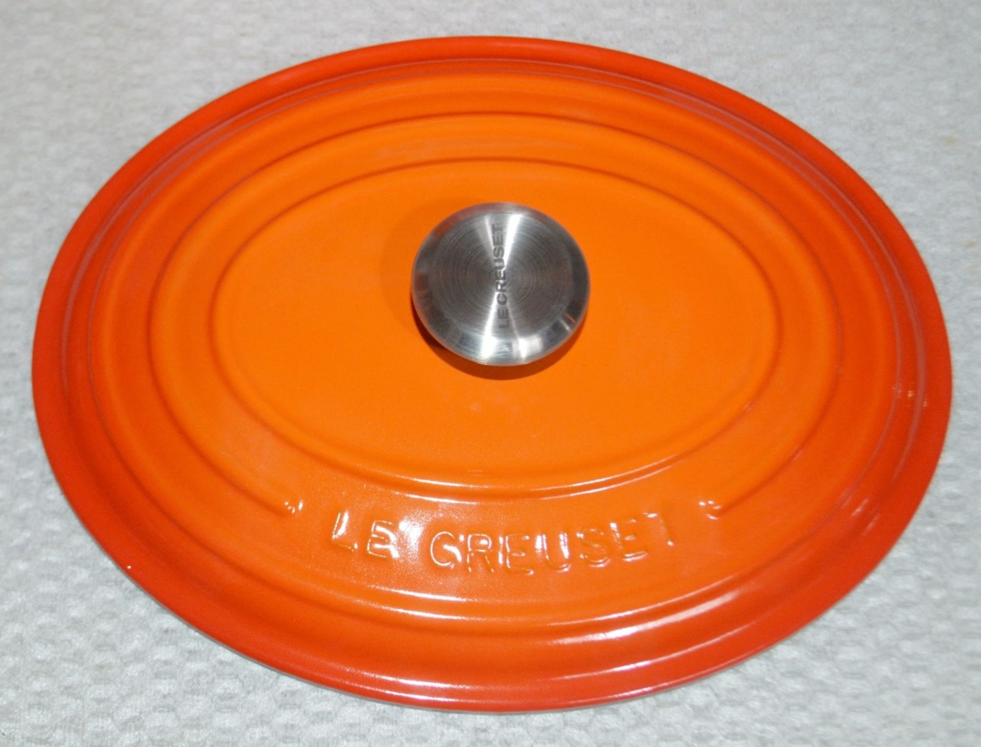 1 x LE CREUSET Signature Cast Iron Oval Casserole Dish With Lid In Volcanique Flame Orange ( - Image 8 of 9