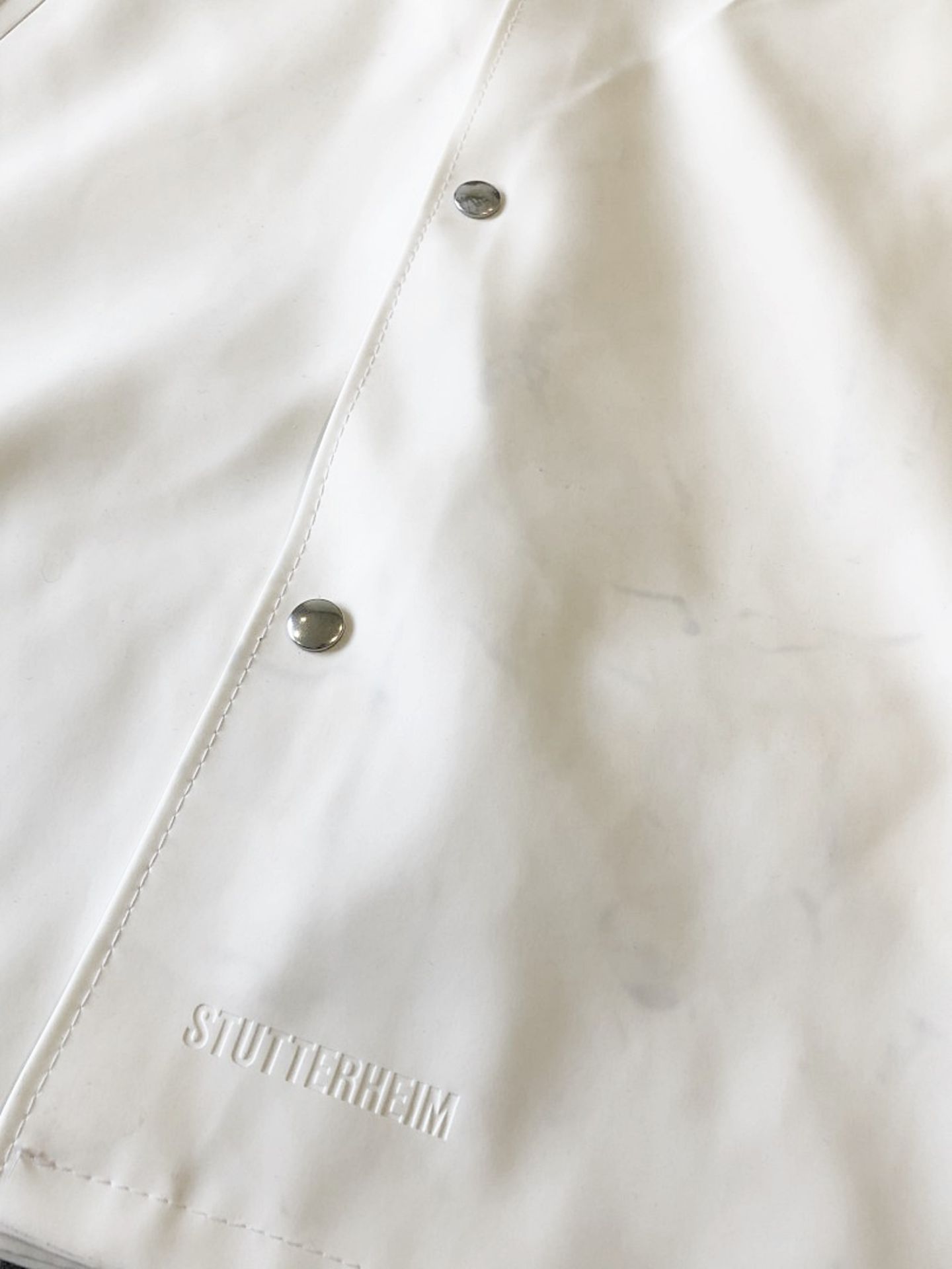 1 x Men's Genuine Stutterheim Designer Hooded Coat In White - Size (EU/UK): L/L - RRP £230.00 - Image 5 of 6