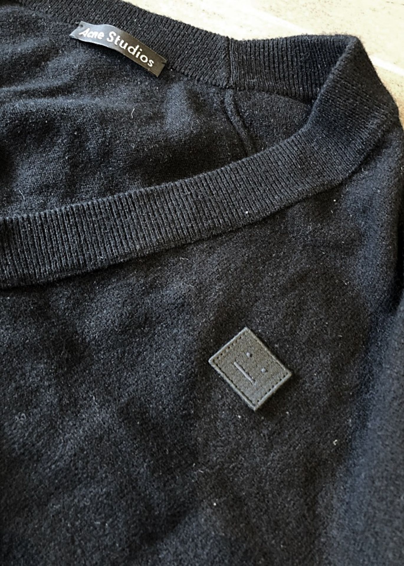 1 x Men's Genuine Acne Studios Sweater In Black - Preowned - Ref: JS193 - NO VAT ON THE HAMMER - - Image 2 of 5