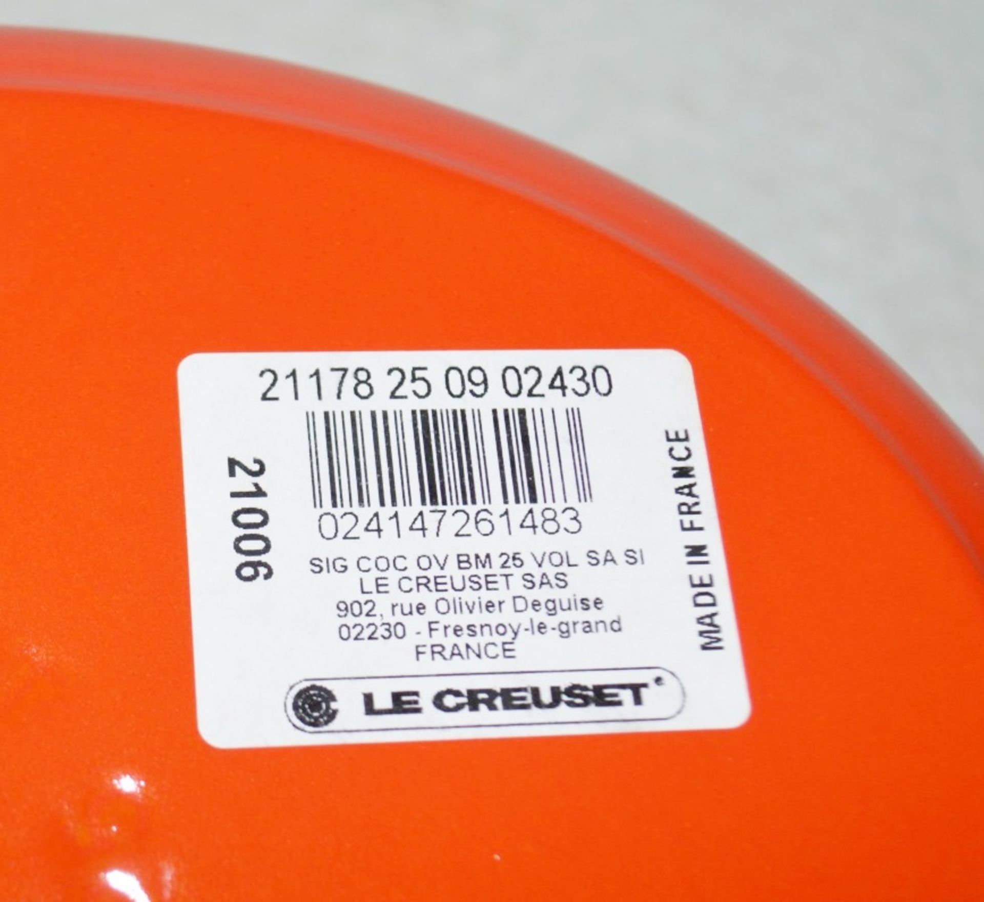 1 x LE CREUSET Signature Cast Iron Oval Casserole Dish With Lid In Volcanique Flame Orange ( - Image 7 of 9