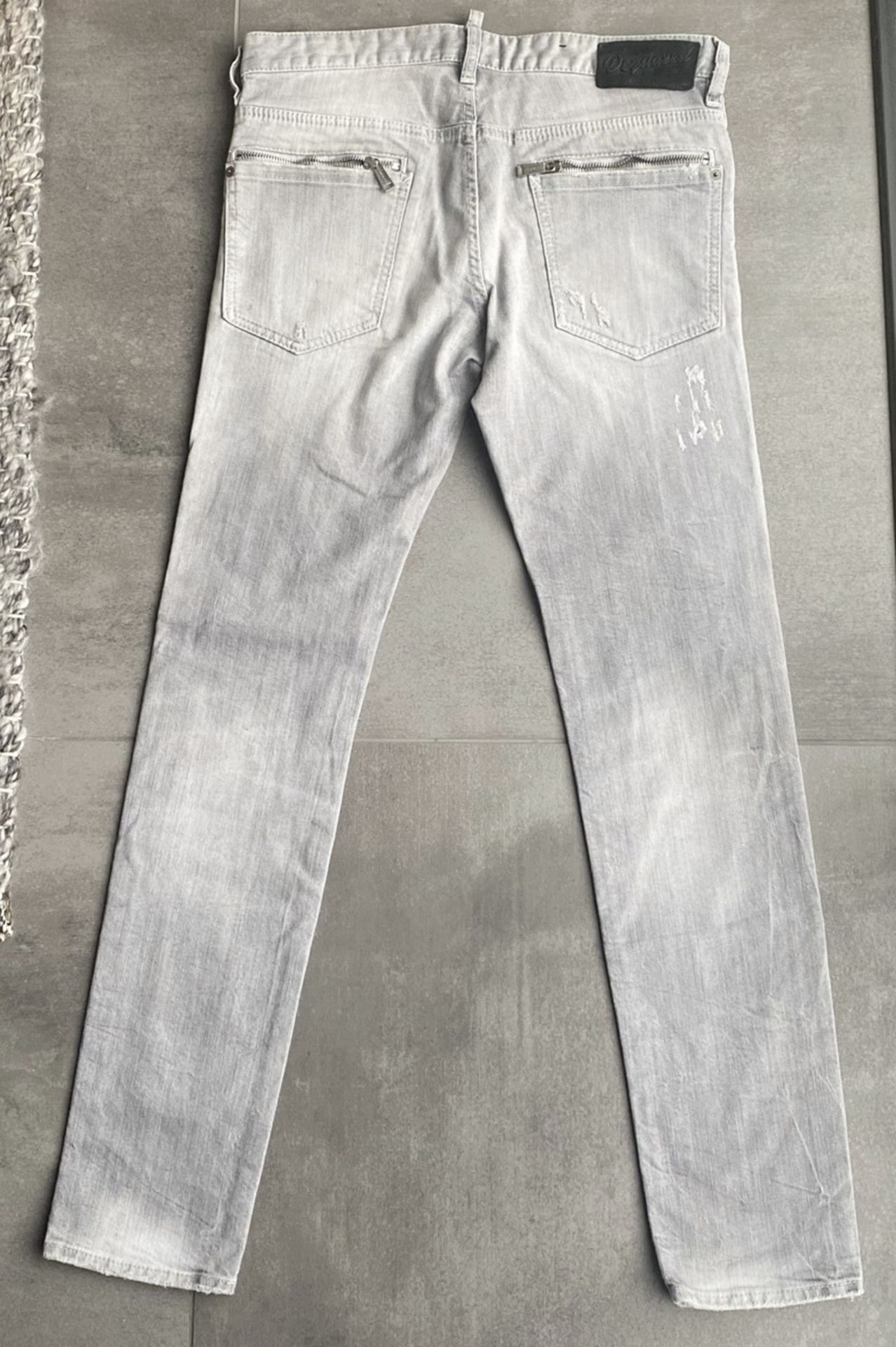 1 x Pair Of Men's Genuine Dsquared2 Designer Jeans In Grey - Waist Size: UK 32 / Italy 48 - Image 5 of 8
