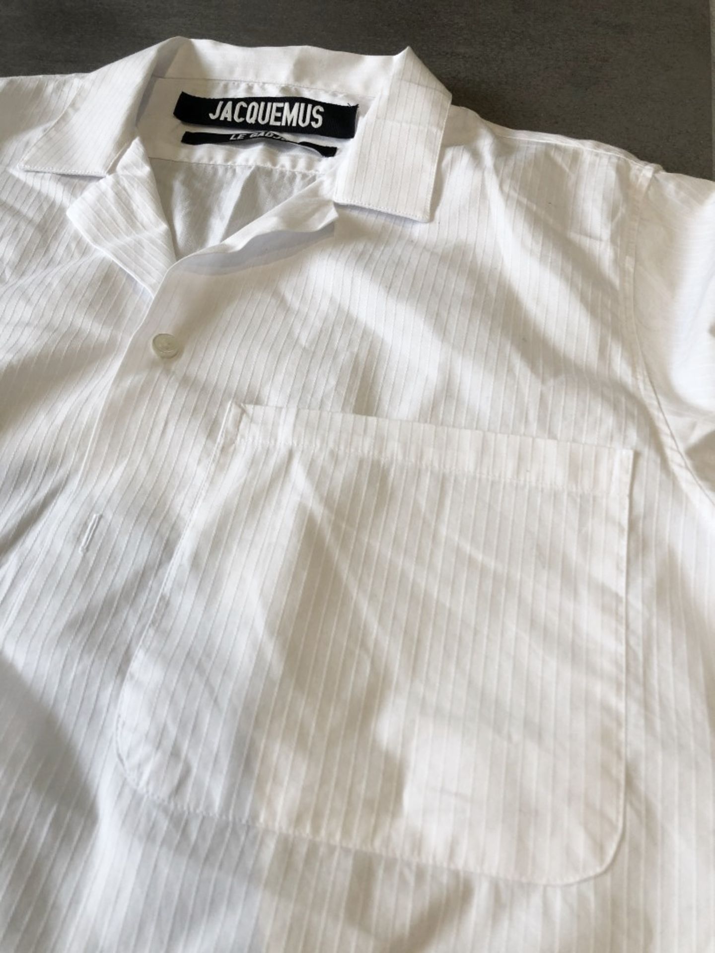 1 x Men's Genuine Jaquemus Designer Short Sleeve Shirt In White - Size: LARGE - RRP £250.00 - Image 2 of 7