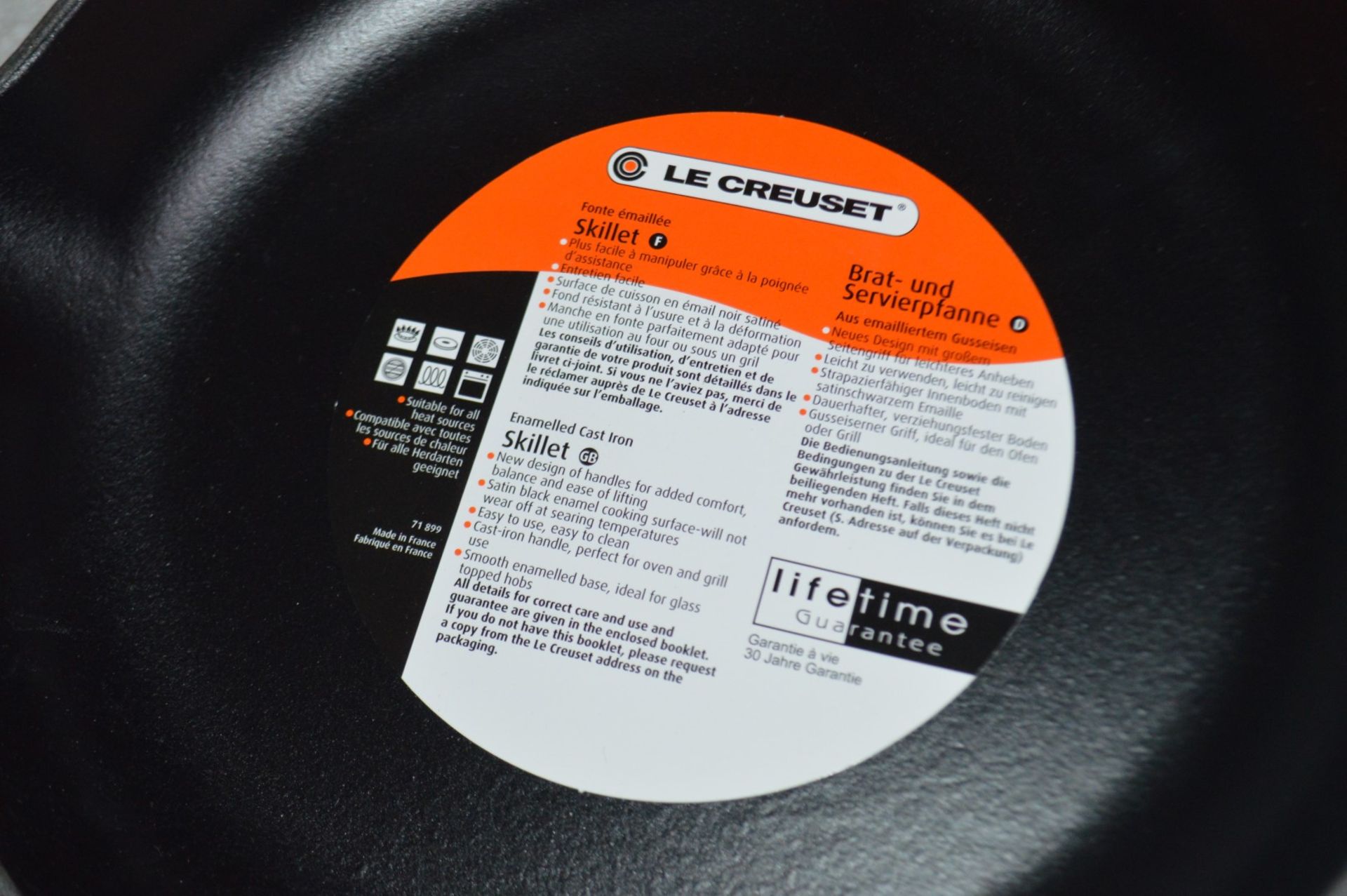 1 x LE CREUSET Signature Cast Iron Round Skillet In Matt Black (23cm) - Original Price £94.95 - Image 3 of 7