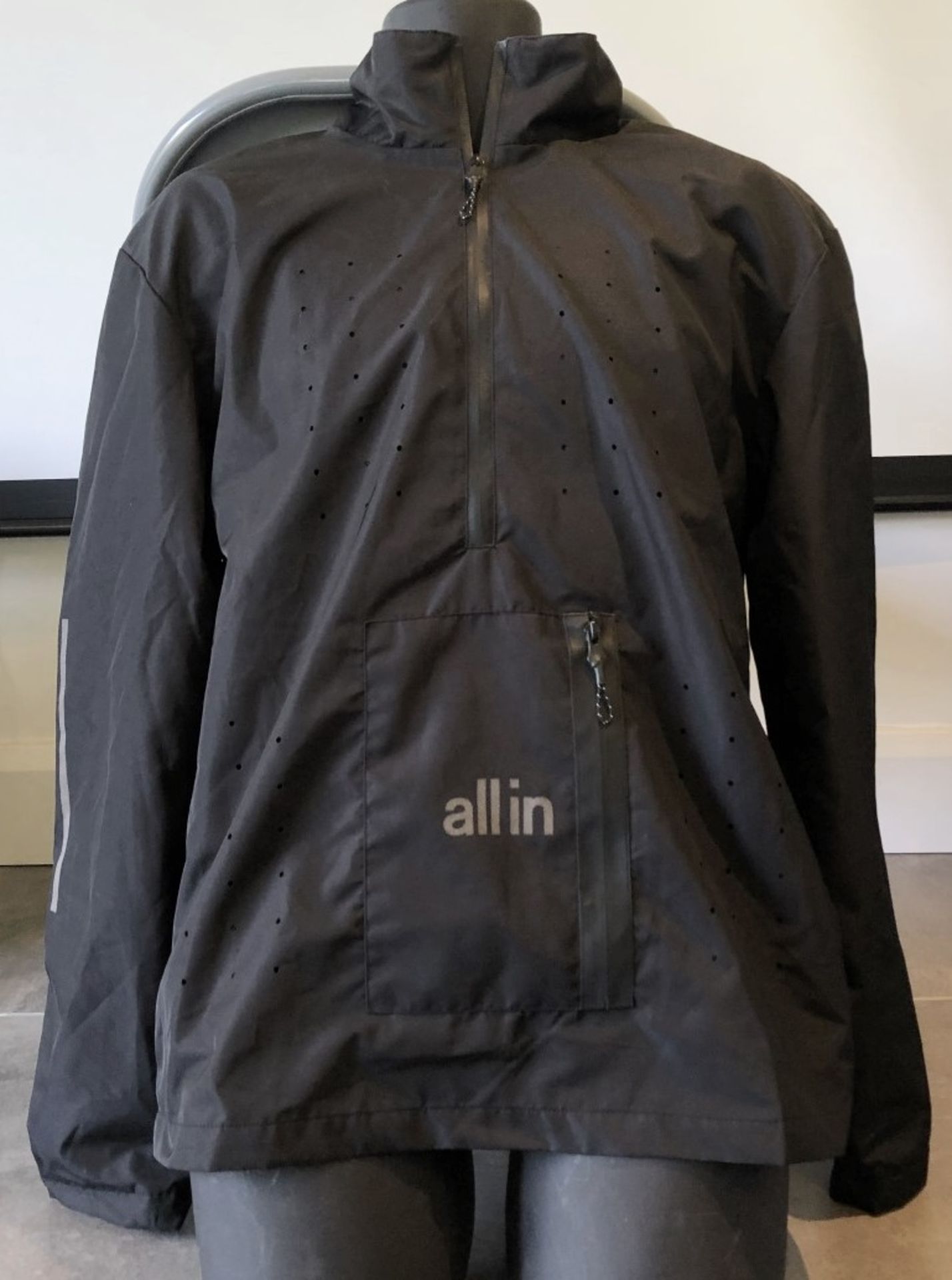 1 x Men's Genuine All In Quarterzip Jacket In Black - Size (EU/UK): L/L - Preowned - Ref: JS185