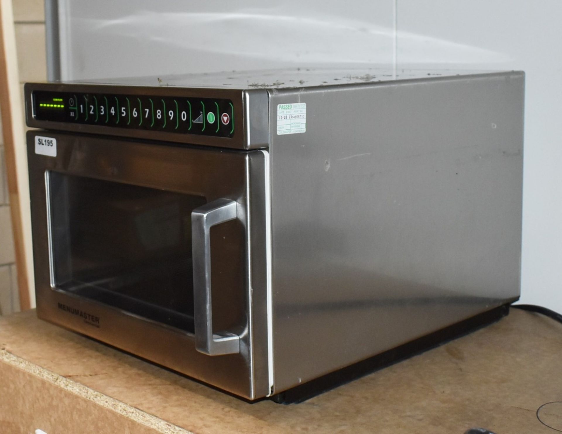 1 x Menumaster Commercial Microwave Oven - Model DEC14E2U - 1.4kW, 13A, 17Ltr - 2018 Model - - Image 10 of 12