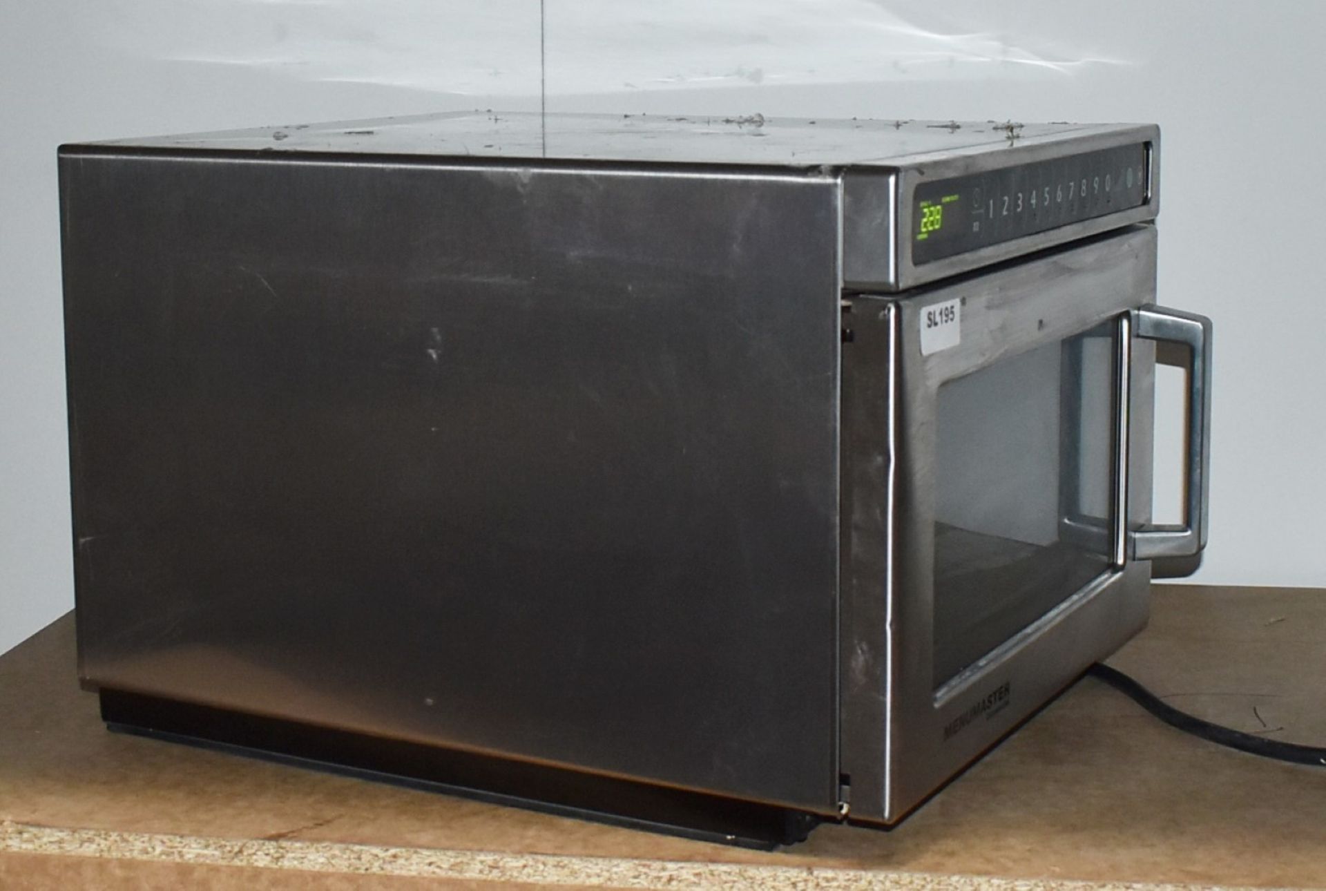 1 x Menumaster Commercial Microwave Oven - Model DEC14E2U - 1.4kW, 13A, 17Ltr - 2018 Model - - Image 2 of 12