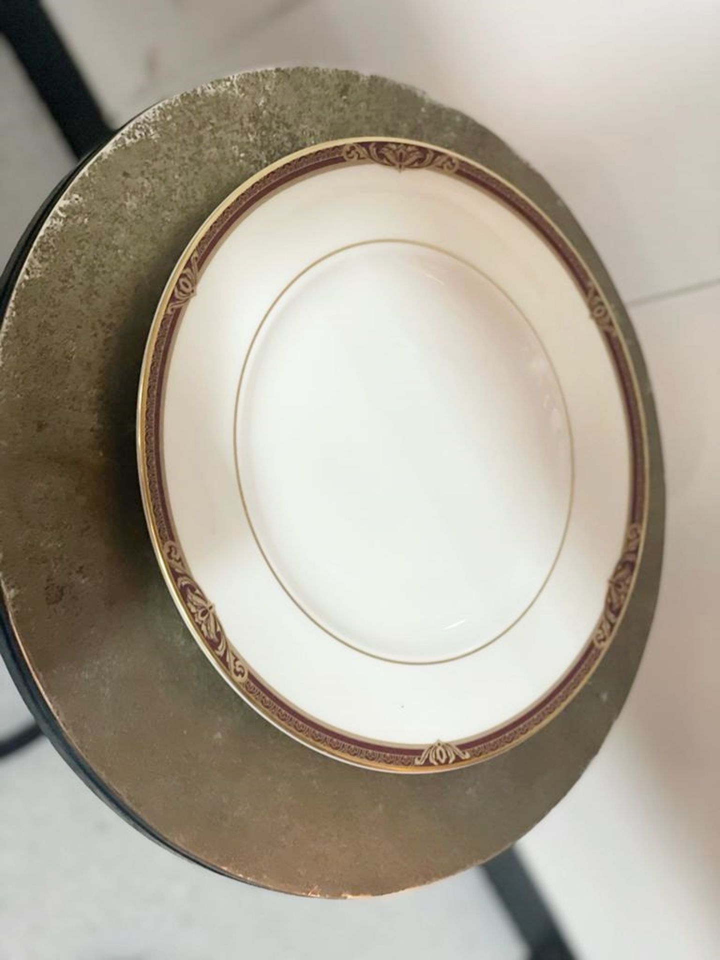 1 x Tennyson Royal Doulton Set Of Plates - Ref: AUR127 - CL652 - Location: Altrincham WA14 16 x