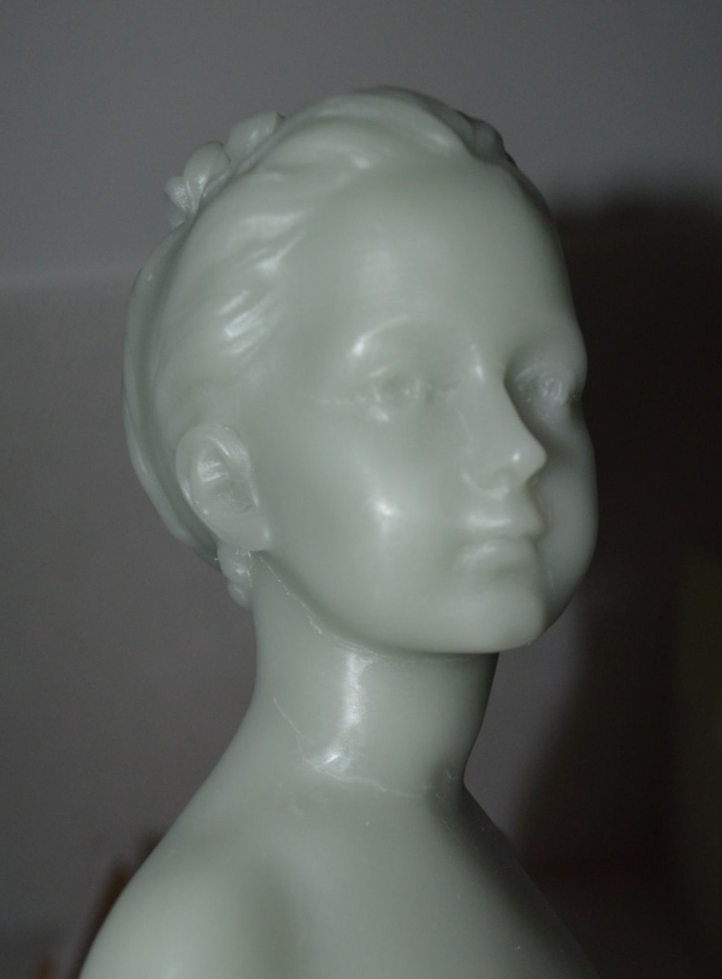 1 x CIRE TRUDON Louise Bust Candle In Green/Grey - Original Price £110.00 - Height: 21cm approx - - Image 11 of 11