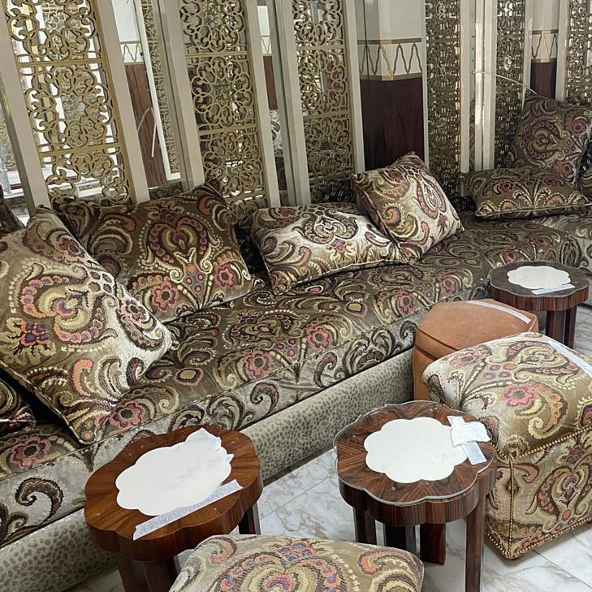1 x Impressive 9ft Long Moroccan-style Seating Bench With Matching Footstool And 6 x Scatter - Image 9 of 9