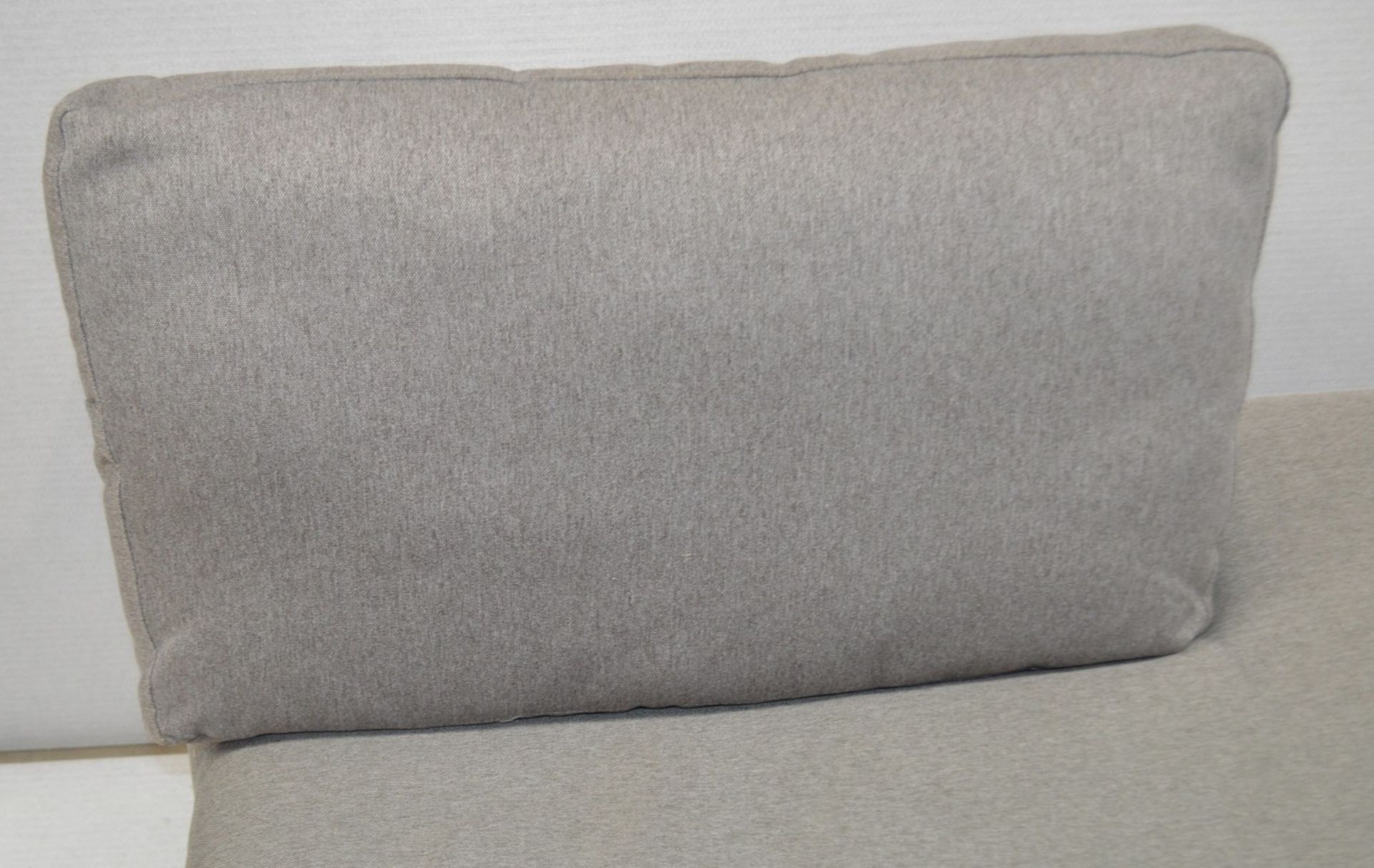 1 x Modular Chaise Lounge Upholstered In A Light Grey Fabric - Dimensions: D90 x L160 x H66cm / Seat - Image 4 of 8
