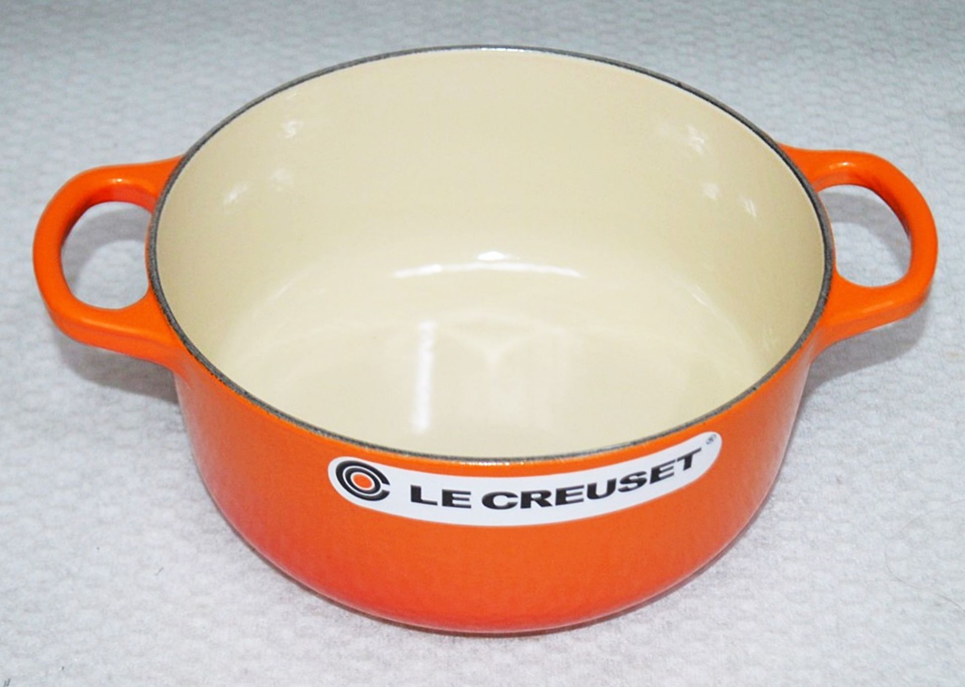 1 x LE CREUSET Signature Cast Iron Round Casserole Dish In Orange (20cm) - Original Price £200.00 - Image 7 of 7