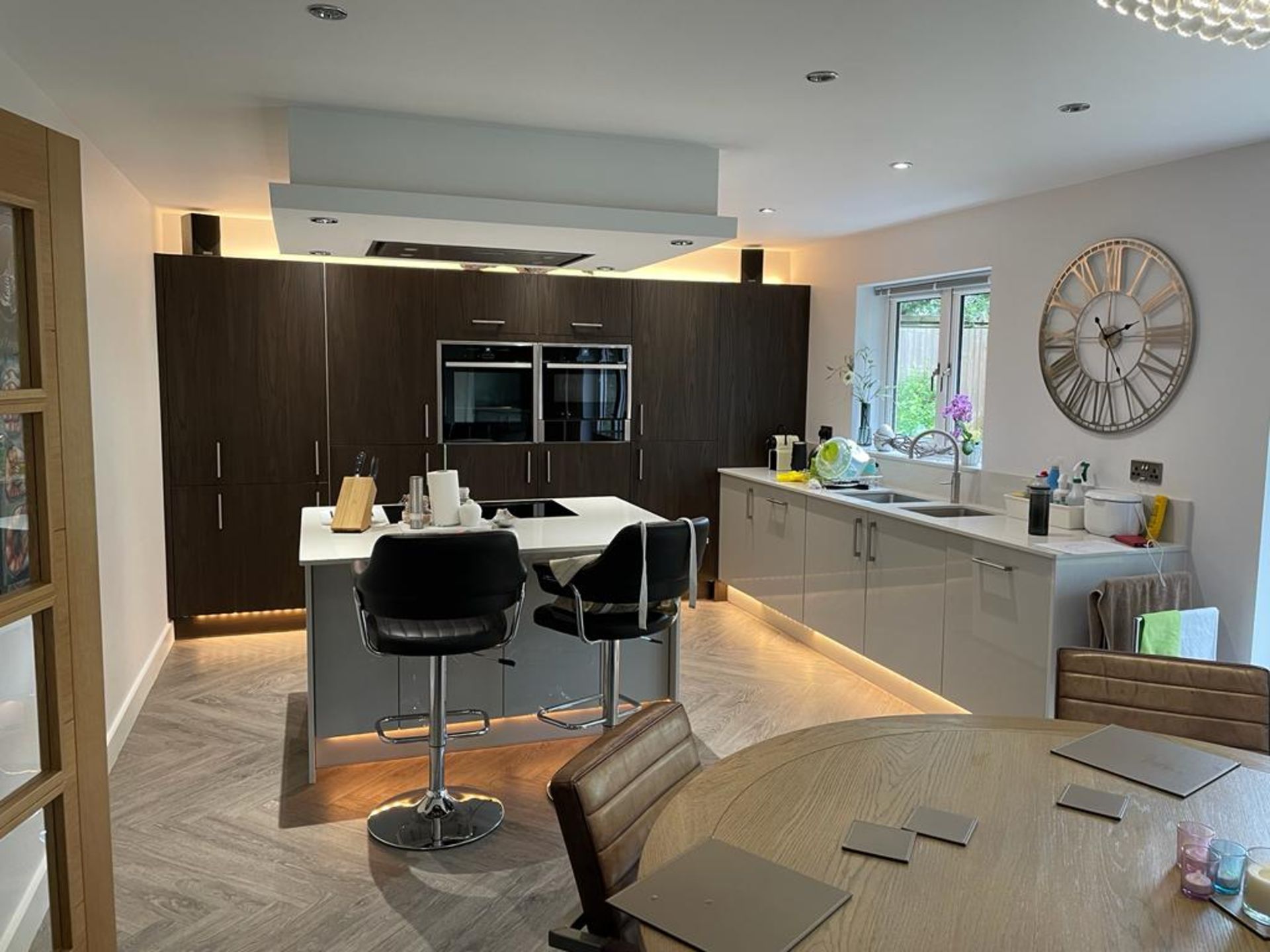 1 x SYMPHONY Contemporary Bespoke Fitted Kitchen With Integrated Bosch Appliances & Quartz Worktops - Image 8 of 18