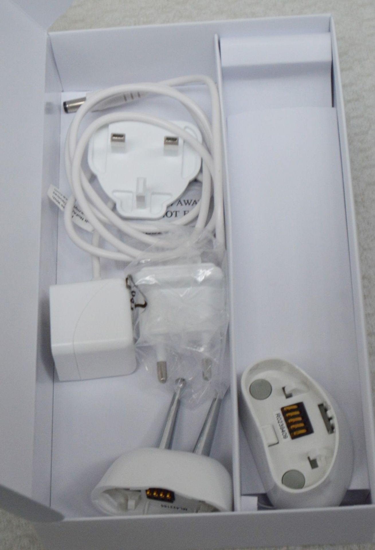 1 x NUFACE 'Trinity' Microcurrent Facial Toning Device, With ELE Attachment - Original RRP £457.00 - Image 3 of 6