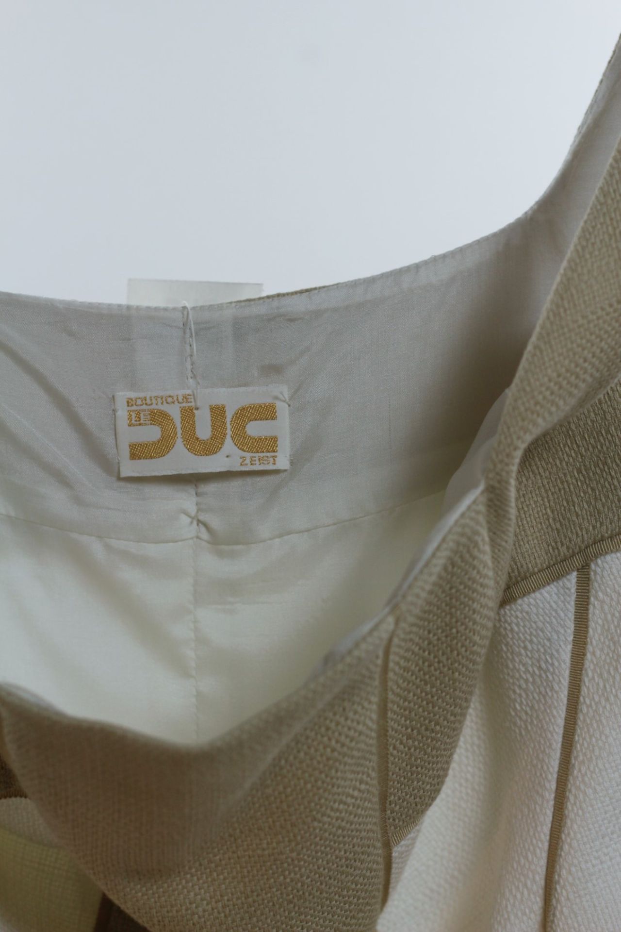 1 x Boutique Le Duc White/Faun Dress - Size: 12 - Material: 100% Cotton - From a High End Clothing - Image 2 of 14