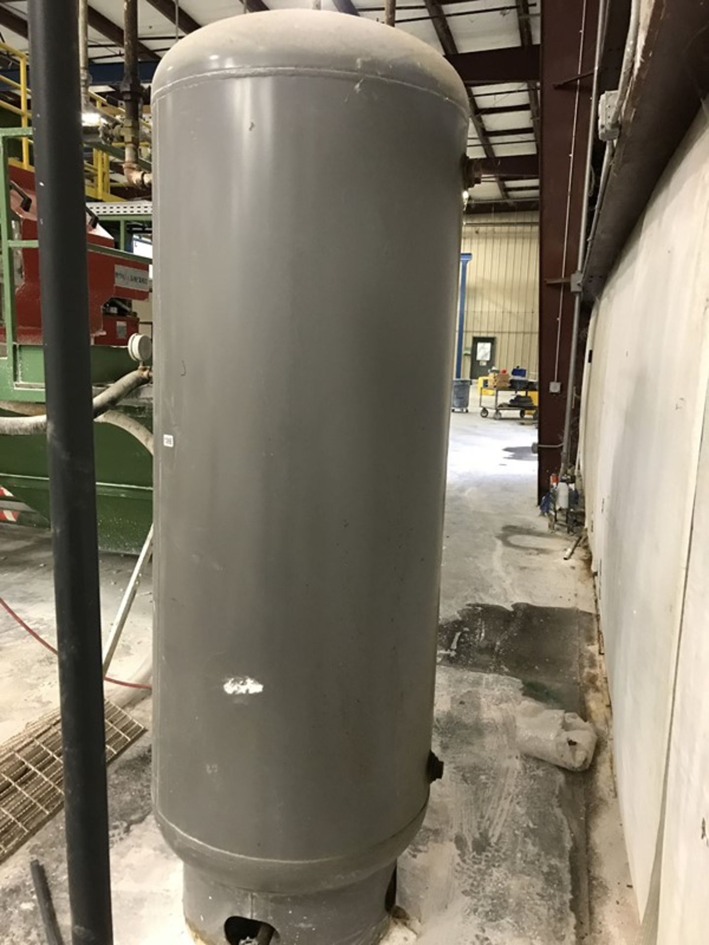 200 gallon compressed air receiver - Image 2 of 3
