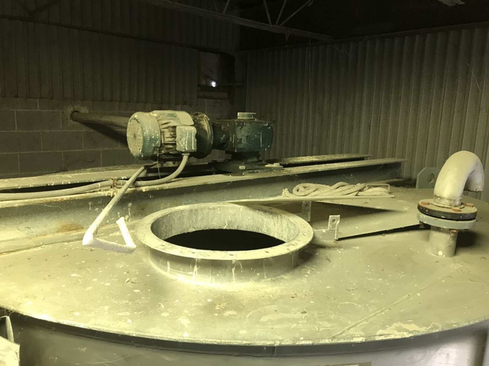 5500 gallon stainless mix tank. - Image 3 of 14