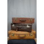 Lot of suitcases in leather and wood brand Phylva