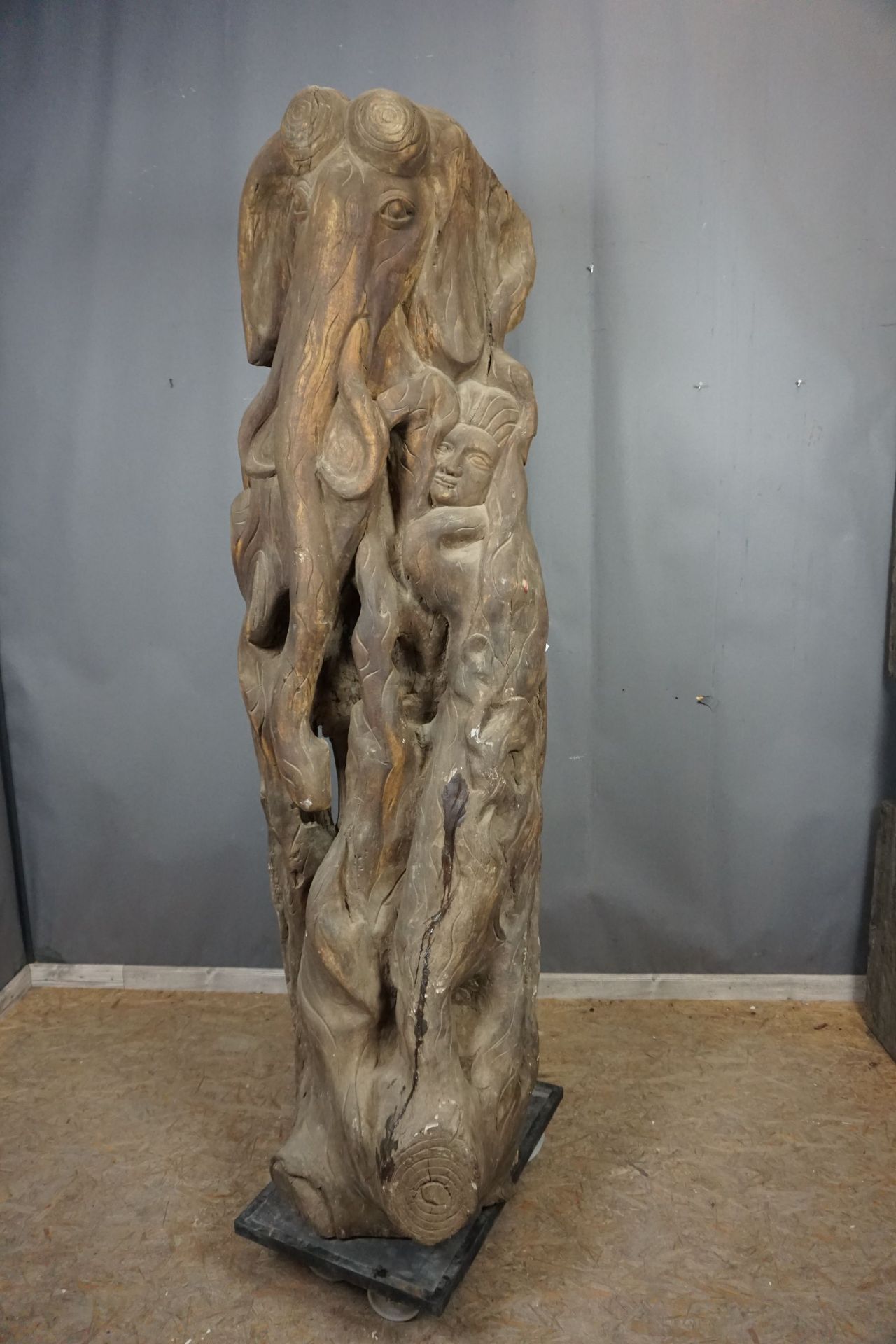 Decorative sculpture in wood with 3 faces - Image 2 of 4