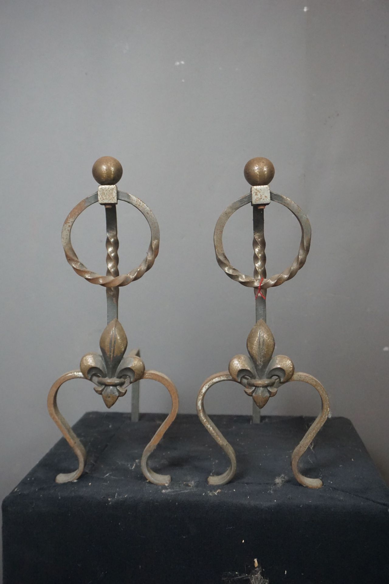 Couple of andirons in wrought iron H40