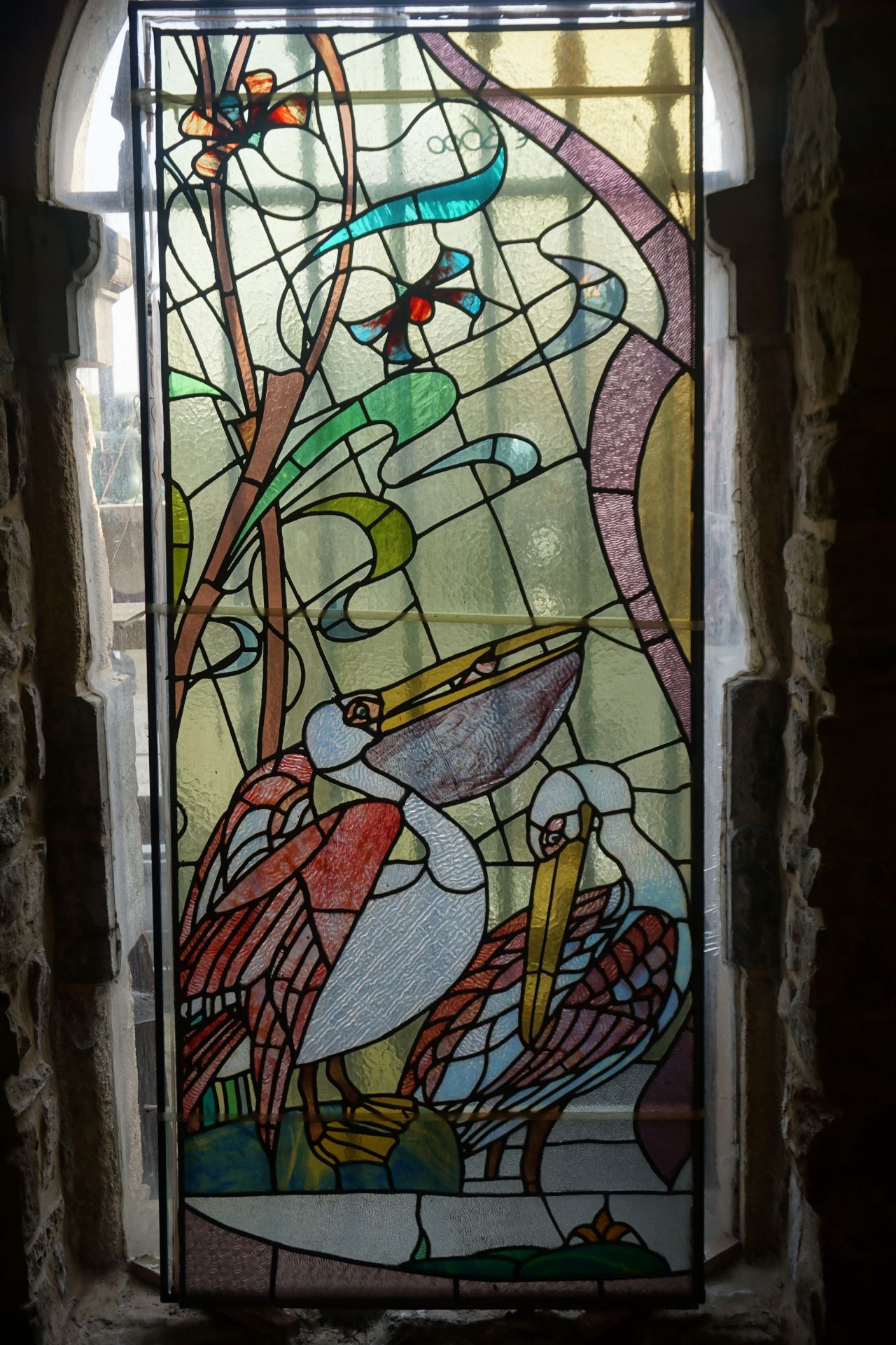 Beautiful stained glass window with the representation of Pelicans 19th H190x80