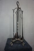Fireplace set in wrought iron H86