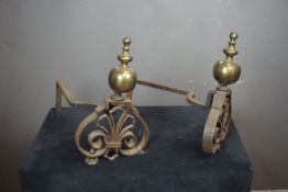 Paire of andirons in wrought iron and copper H37x22x39