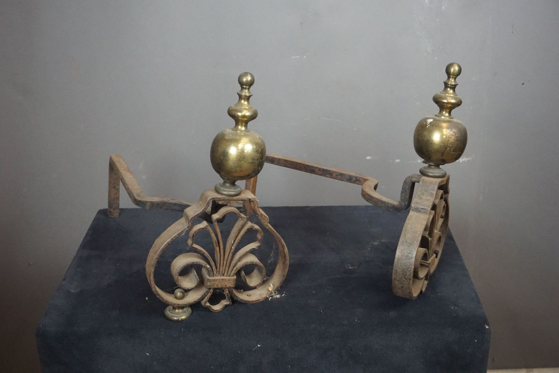 Paire of andirons in wrought iron and copper H37x22x39