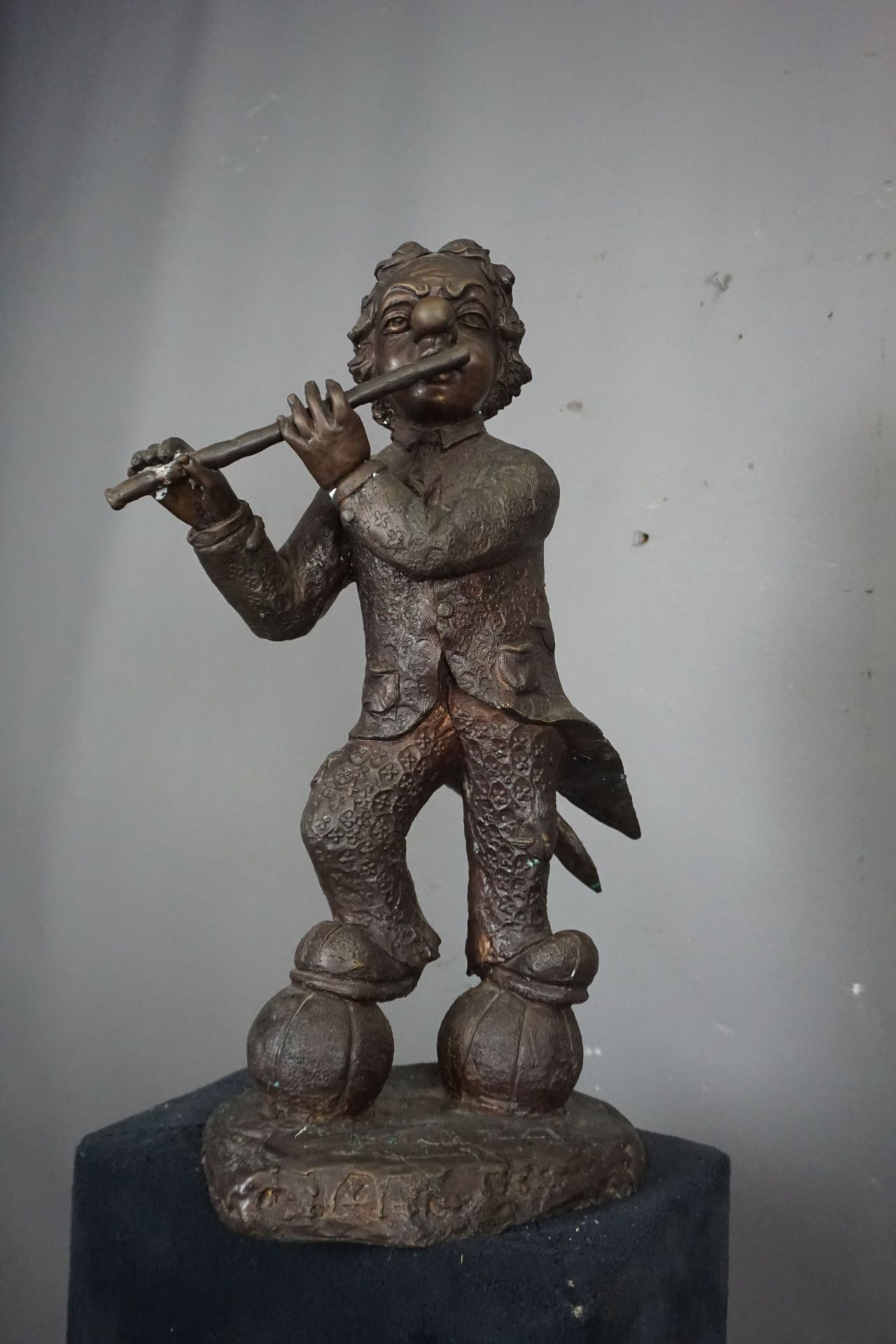 Statue in bronze, clown, signed H52 - Image 3 of 5