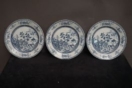 Lot plates in faience