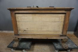 Suitcase in wood with lion claws H65x95x54