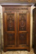 Finely sculpted neo-gothic furniture 19th H225x136x60