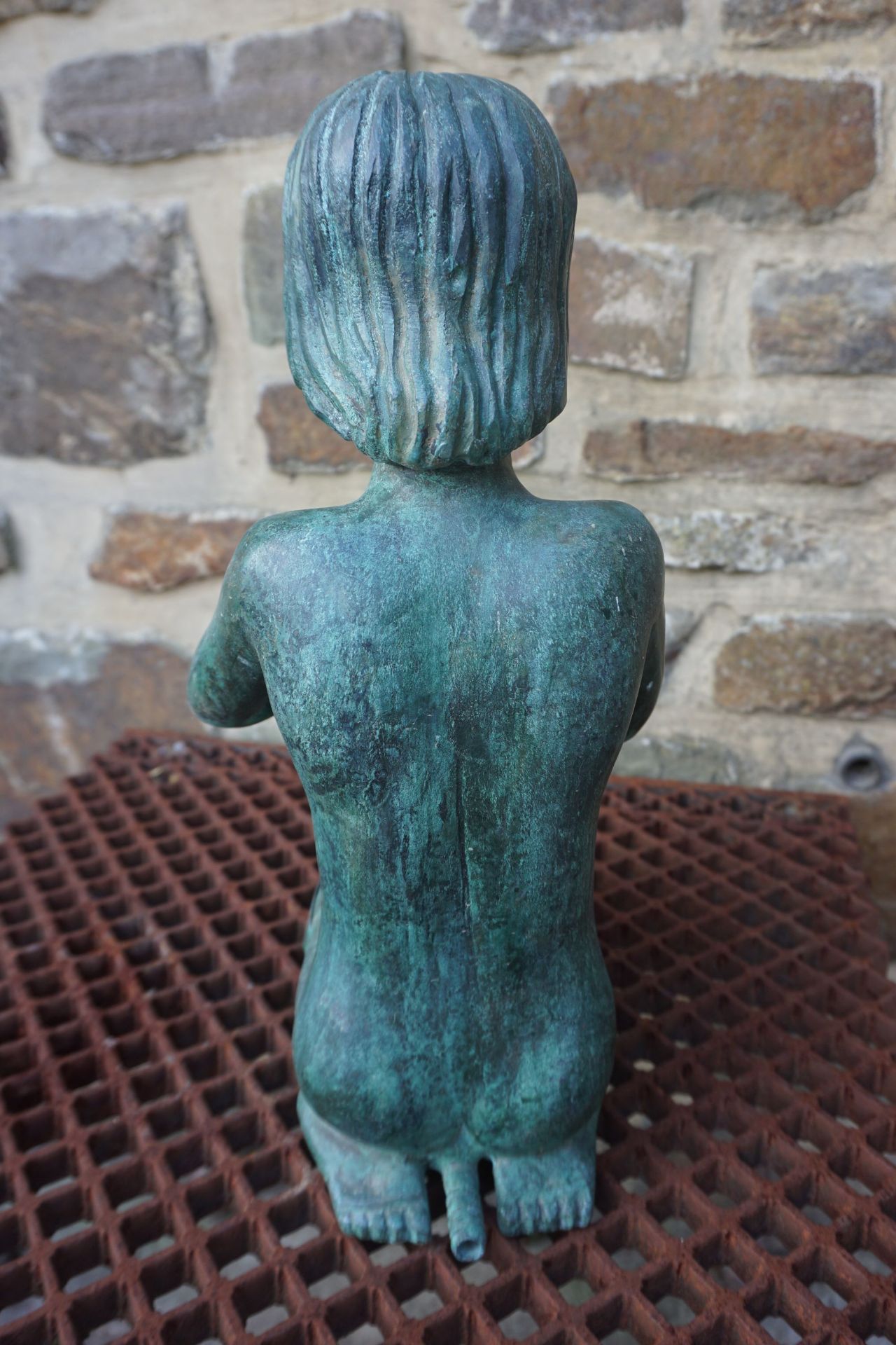 Fountain in bronze, girl with sponge H38x18x21