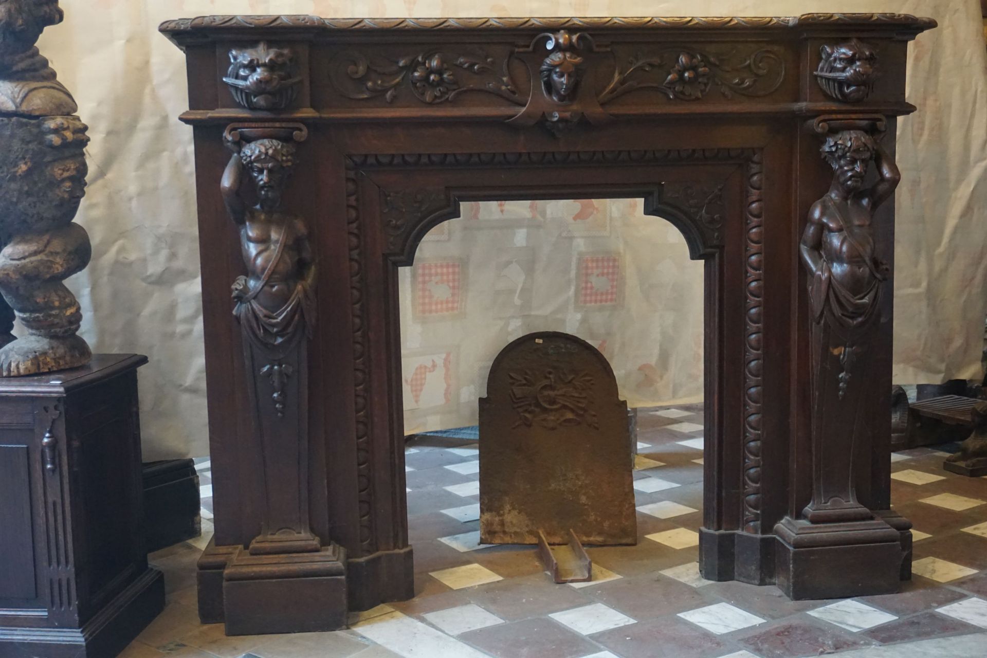 Fireplace in wood with kariatides, 19th H120x150x45