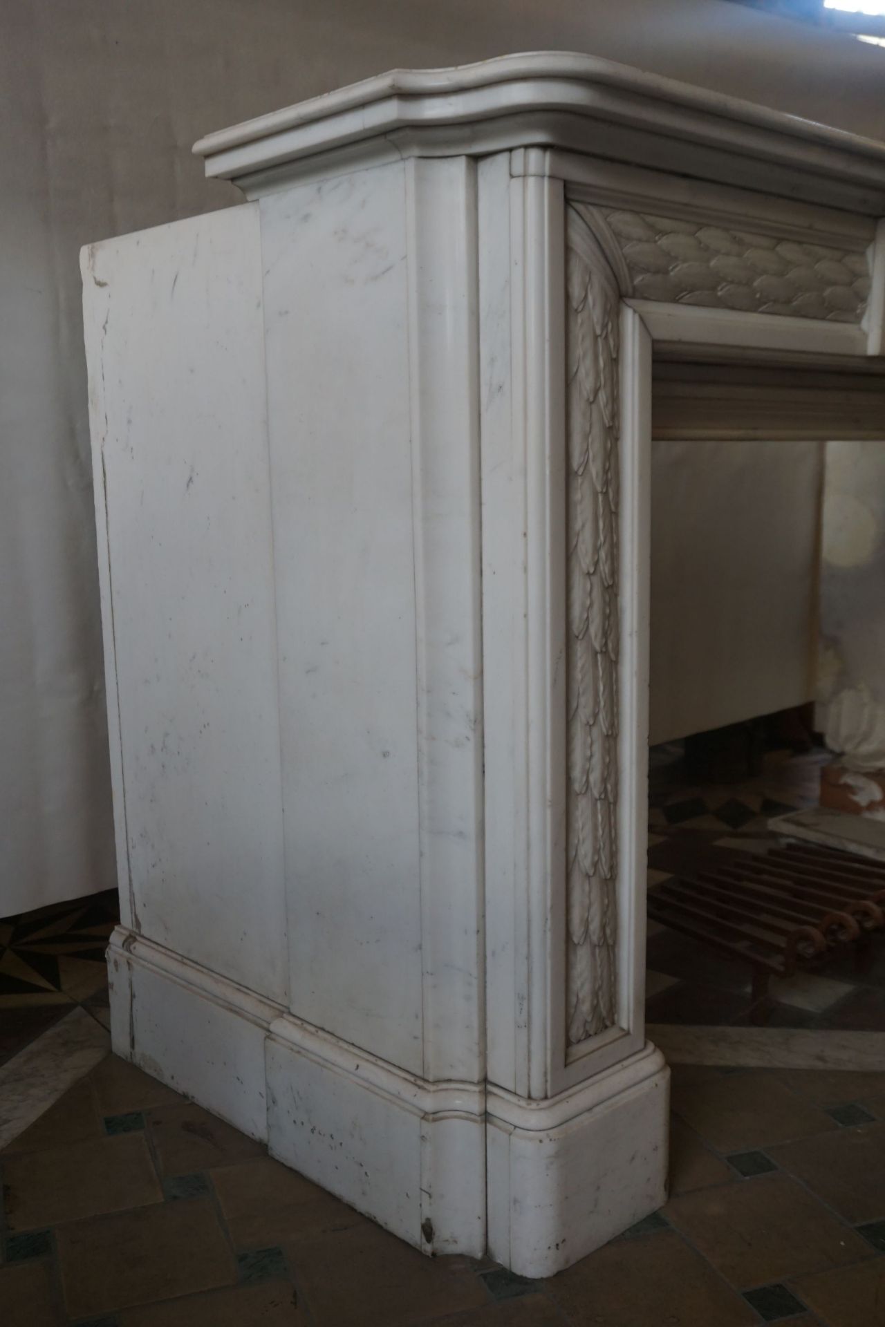 Fireplace in white carara marble 19th H110x180x45 - Image 2 of 2