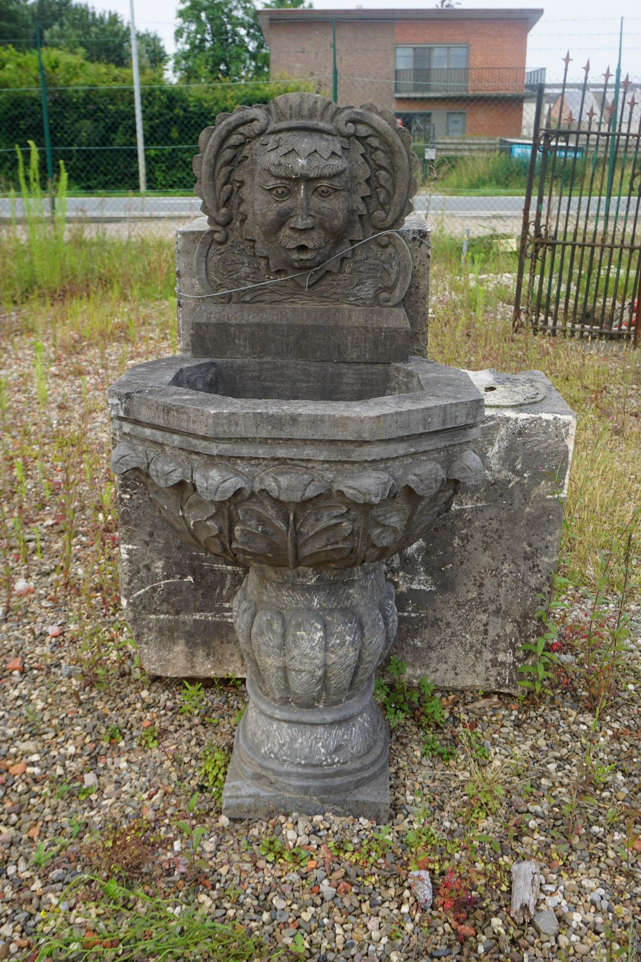 Fountain in bluestone H135x64x60