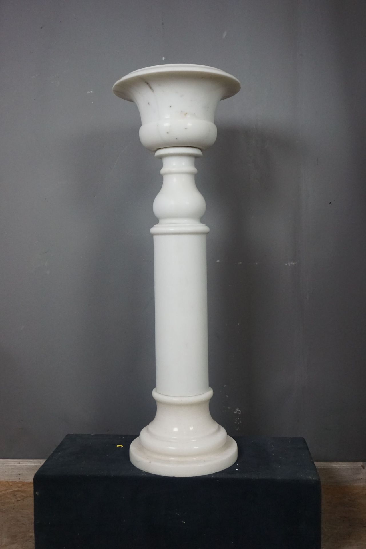 Vase on base in white marble H100